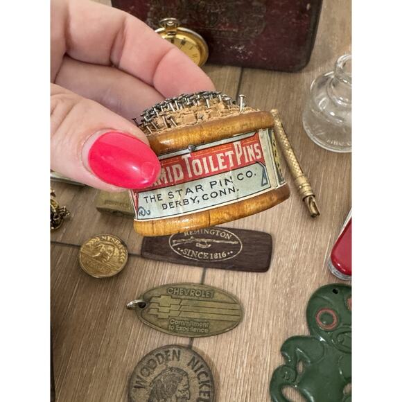 Vintage Estate Junk Drawer Lot Grandpa Core Antiques Keys Razors Pins Odd Ends - Picture 2 of 16